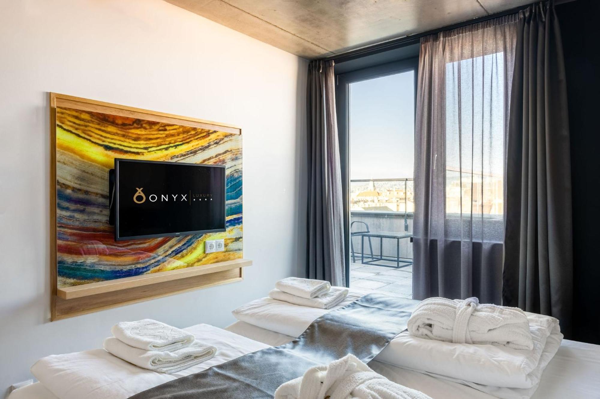 Onyx Luxury Budapest Exteriör bild