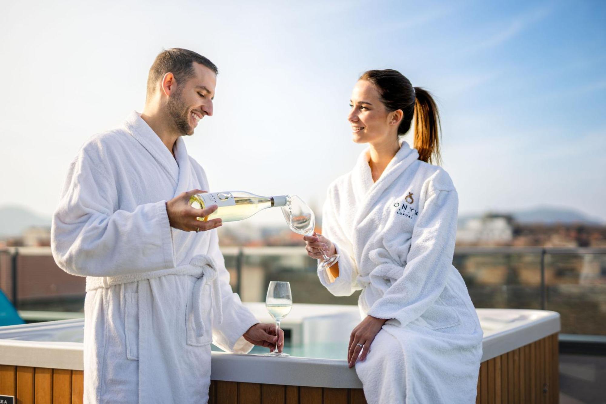 Onyx Luxury Budapest Exteriör bild